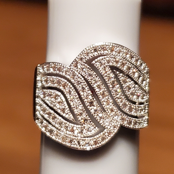 Silver Leaf Design Ring Check out the comments! - Picture 5 of 8